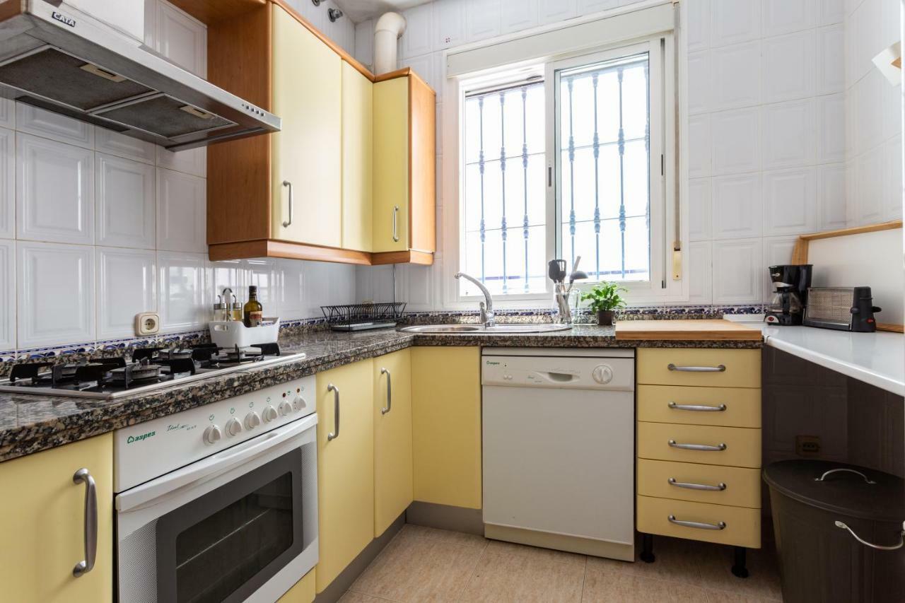 Serva La Bari Shared Apartment Sevilla Kültér fotó