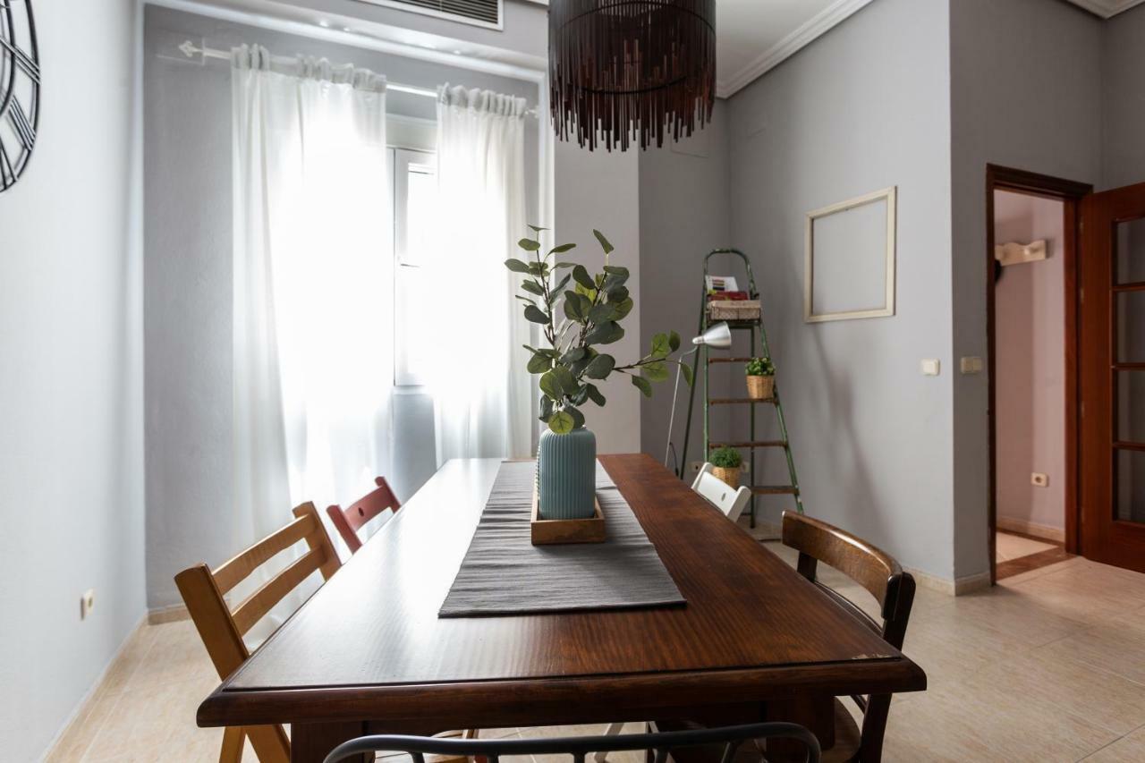 Serva La Bari Shared Apartment Sevilla Kültér fotó