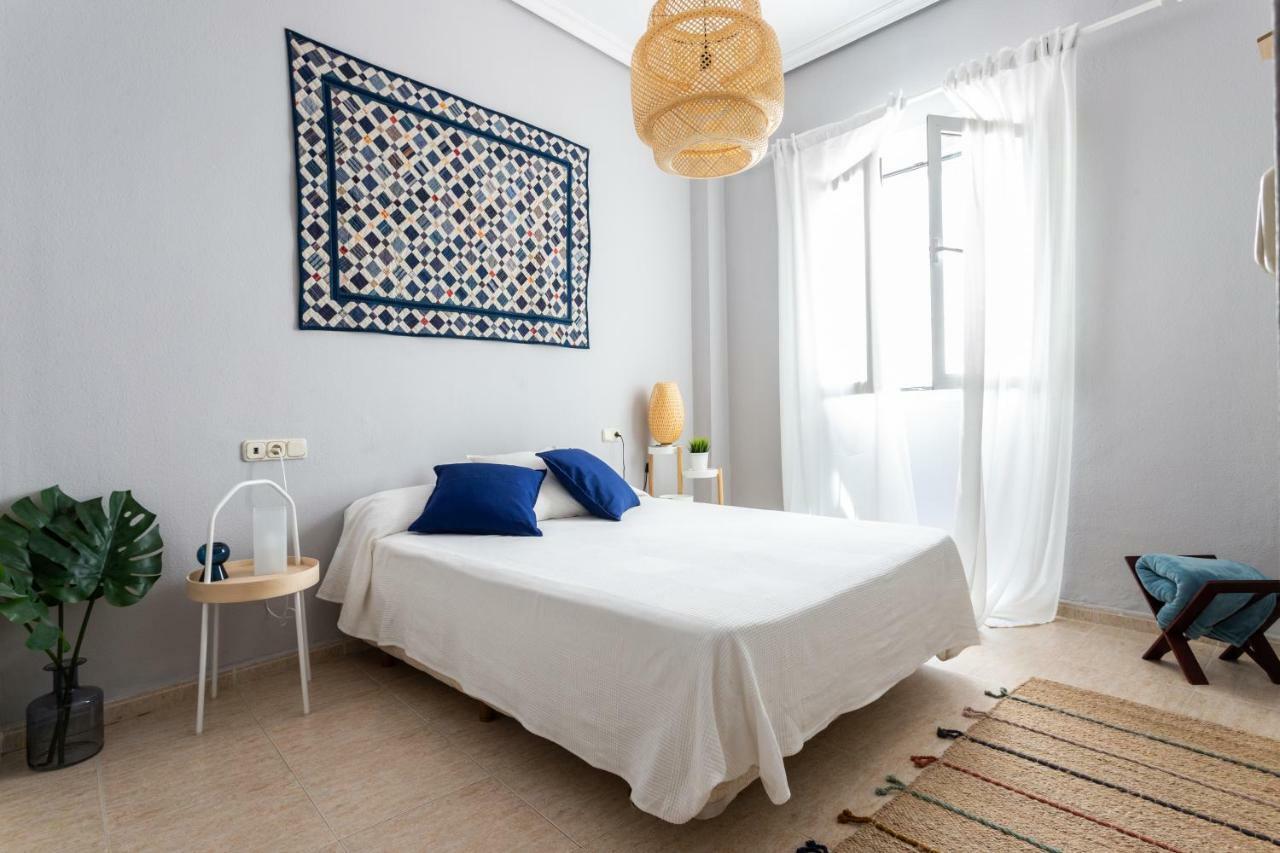 Serva La Bari Shared Apartment Sevilla Kültér fotó