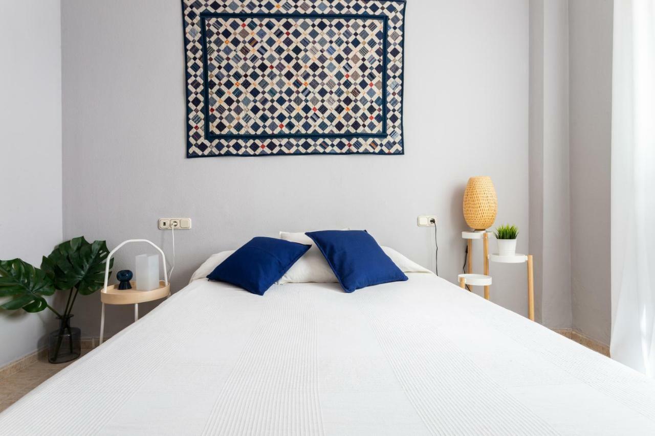 Serva La Bari Shared Apartment Sevilla Kültér fotó