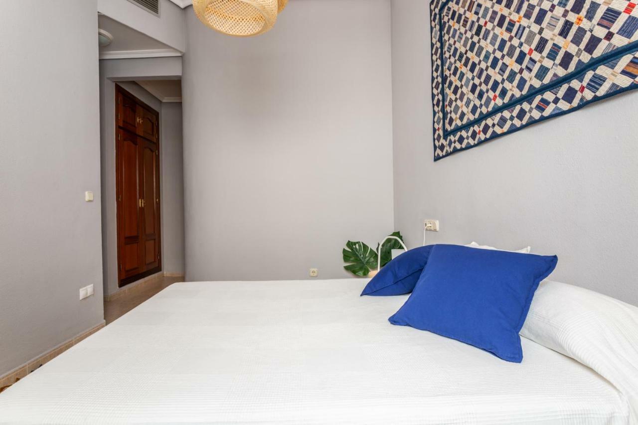 Serva La Bari Shared Apartment Sevilla Kültér fotó