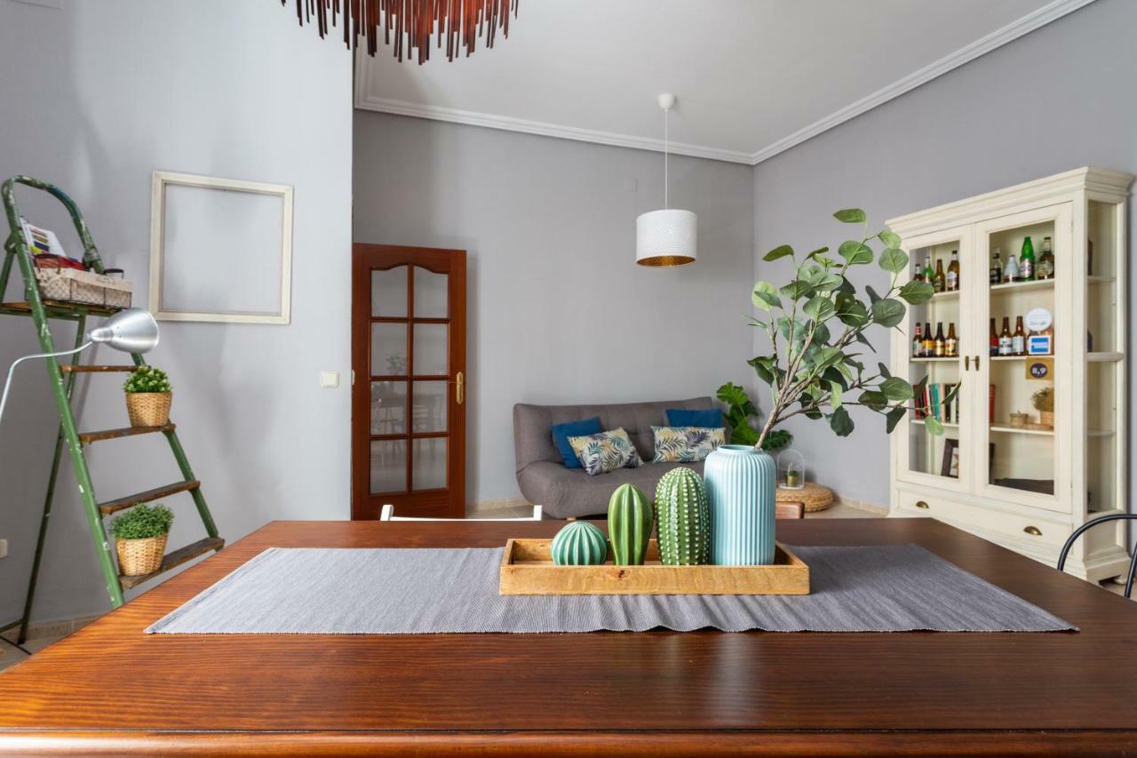 Serva La Bari Shared Apartment Sevilla Kültér fotó