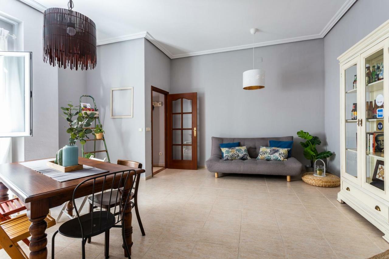 Serva La Bari Shared Apartment Sevilla Kültér fotó